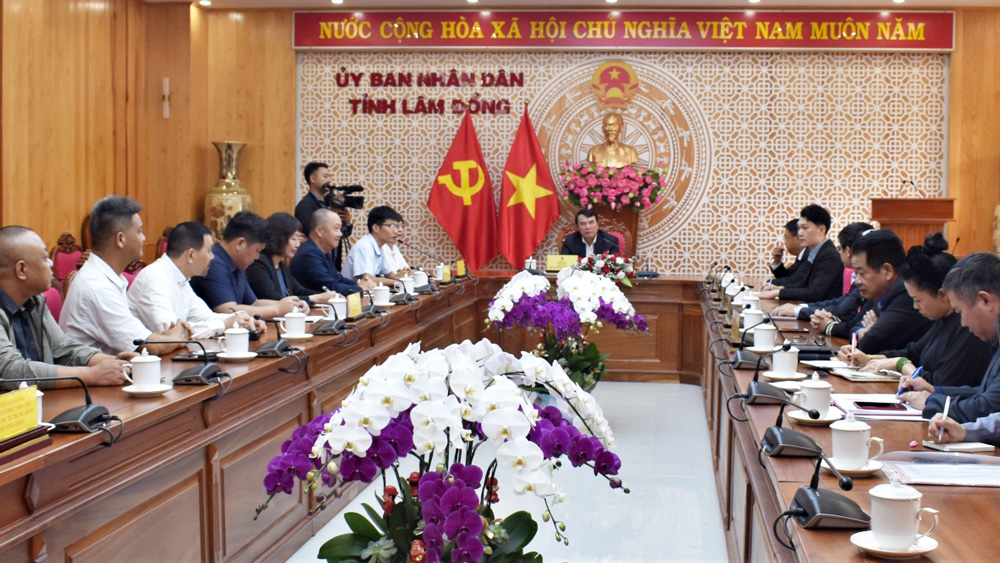 Phó Chủ tịch UBND tỉnh Lâm Đồng Phạm S tiếp xã giao Đoàn Khảo sát của Ban Tổ chức Hội chợ Chè quốc tế Trung Quốc