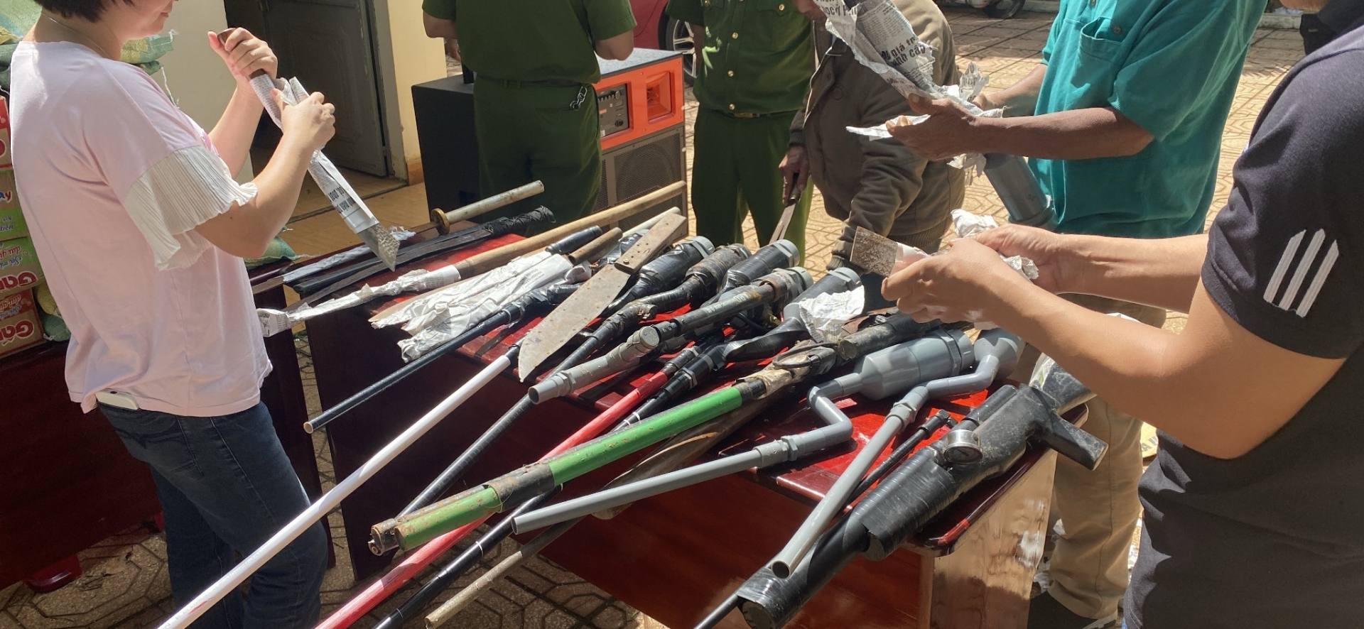 Di Linh: Vận động Nhân dân giao nộp vũ khí, vật liệu nổ, công cụ hỗ trợ