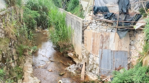 Đà Lạt: Buộc tháo dỡ kè bê tông cốt thép không phép trên suối Cam Ly 
