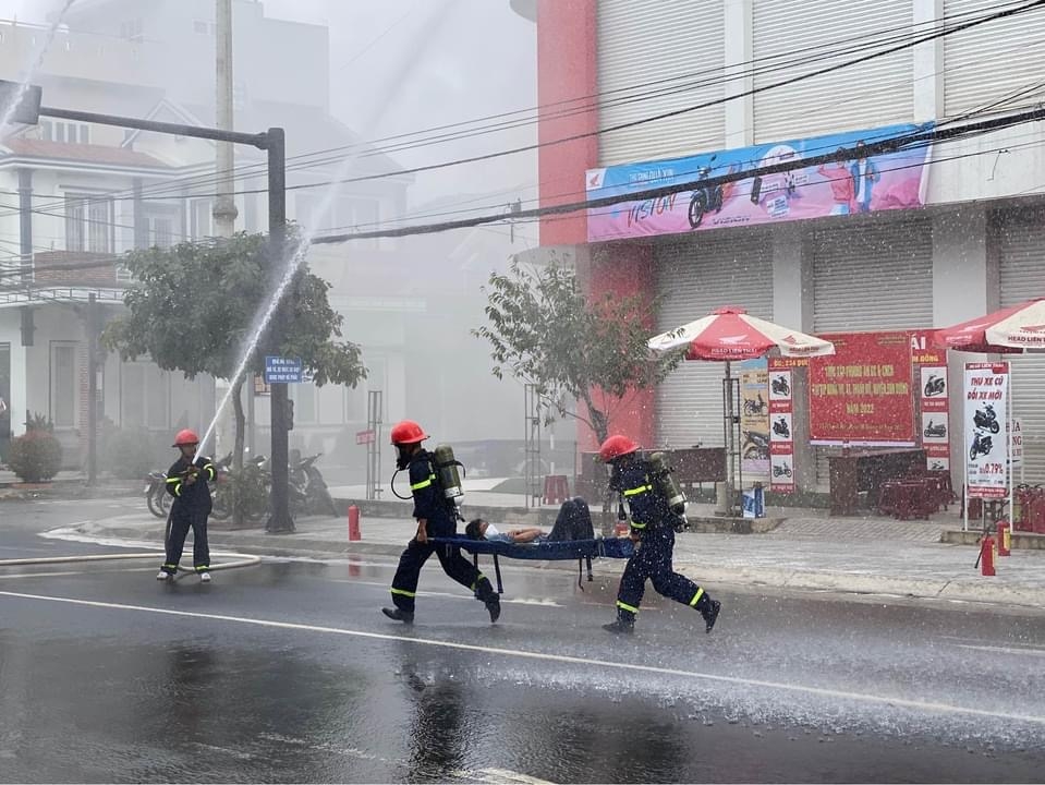Diễn tập phòng cháy chữa cháy tại cơ sở kinh doanh huyện Đơn Dương