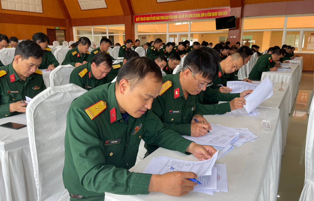 Kiểm tra, đánh giá kết quả học tập chính trị, pháp luật năm 2023 của sĩ quan, quân nhân chuyên nghiệp tại cơ quan Bộ CHQS tỉnh