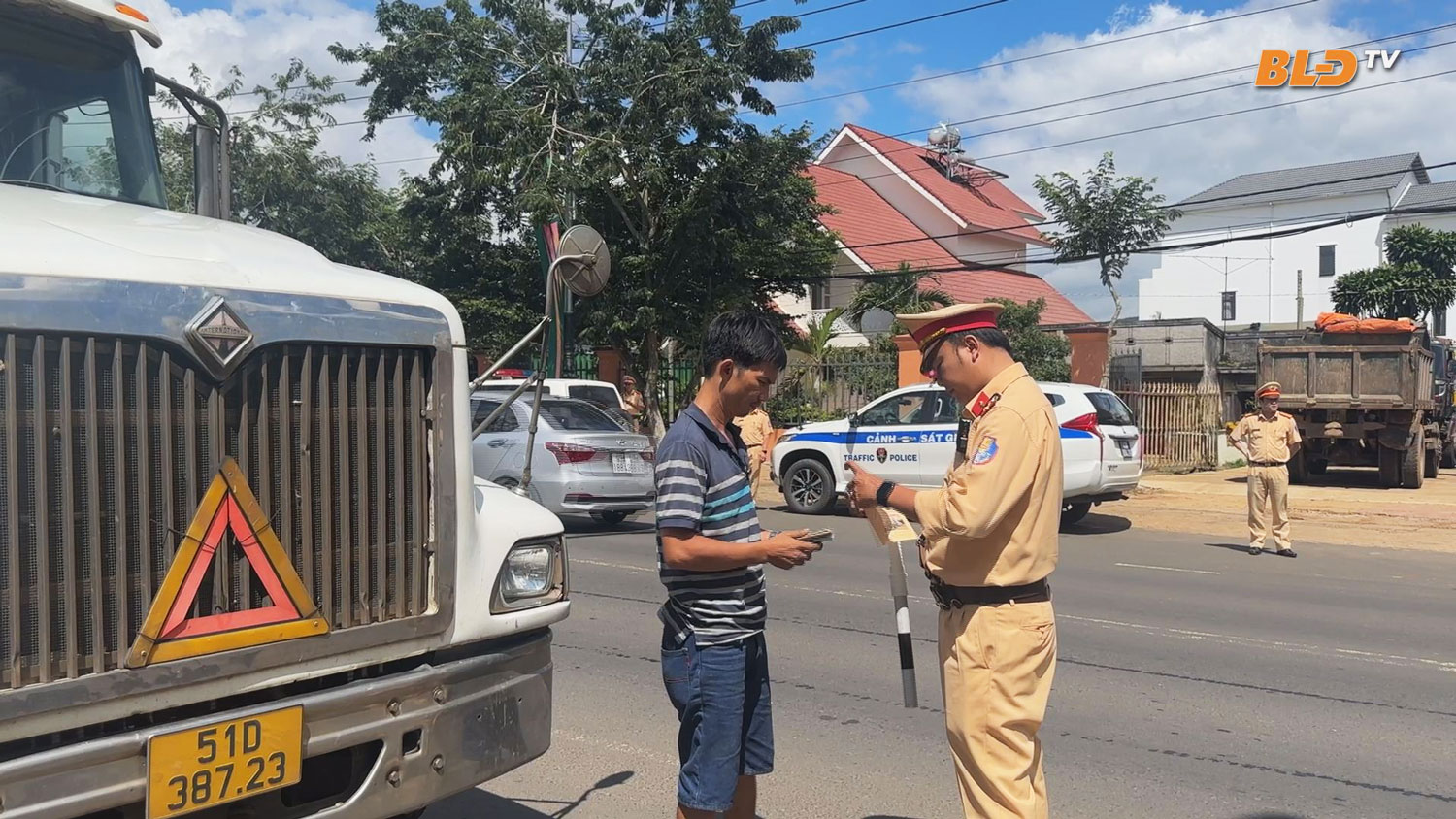 LÂM ĐỒNG NGÀY MỚI: Lâm Đồng xử lý nghiêm các phương tiện vận tải vi phạm