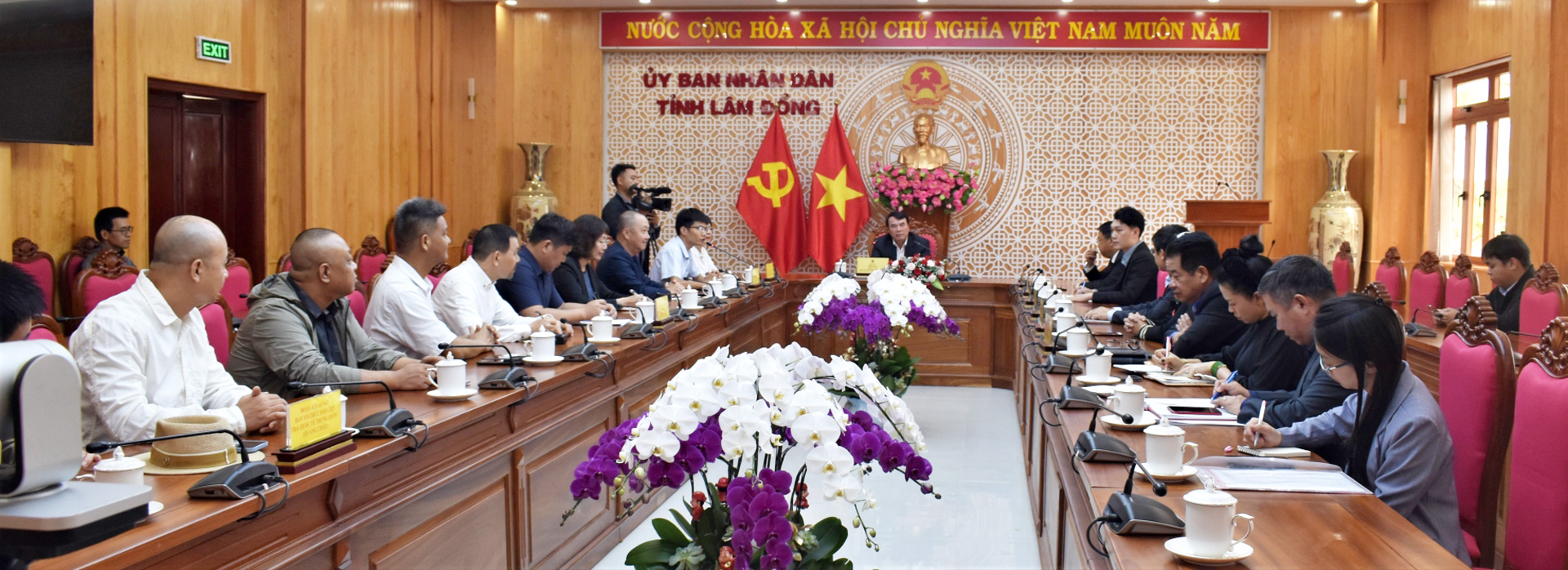 Quang cảnh buổi tiếp xã giao Đoàn Khảo sát của Ban Tổ chức Hội chợ Chè quốc tế Trung Quốc tại UBND tỉnh Lâm Đồng