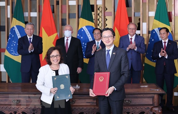Thủ tướng Phạm Minh Chính và Tổng thống Brazil Lula da Silva chứng kiến ký kết về Kế hoạch hành động giai đoạn 2024-2025 giữa Học viện Ngoại giao Việt Nam và Học viện Rio Branco