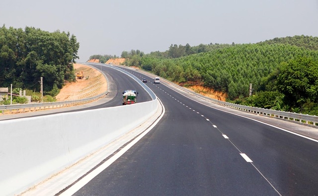 CHỈ ĐẠO, QUYẾT ĐỊNH CỦA CHÍNH PHỦ - THỦ TƯỚNG CHÍNH PHỦ: Thủ tướng yêu cầu khẩn trương xây dựng quy chuẩn về đường bộ cao tốc