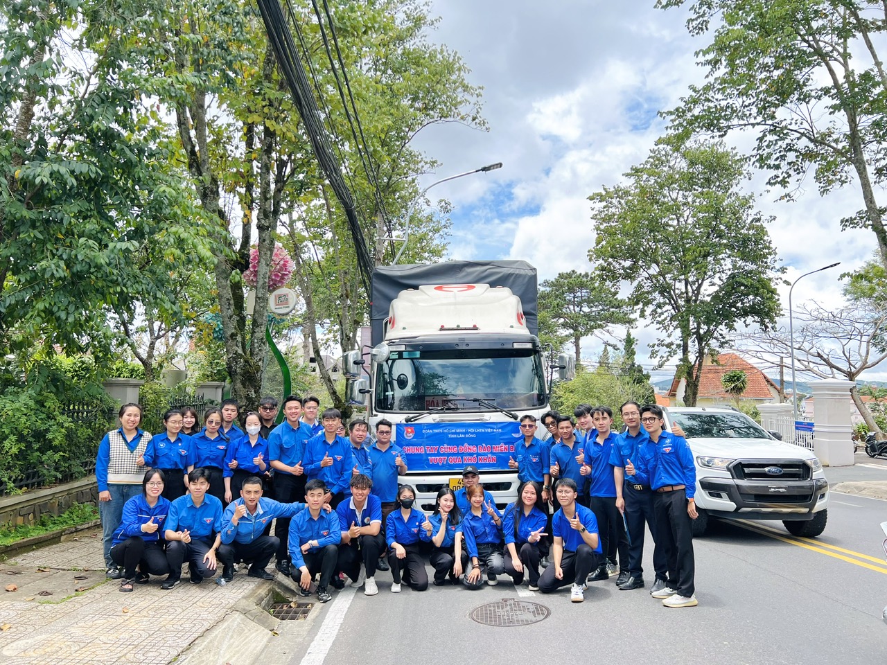 Những chuyến xe mang đầy yêu thương, chia sẻ của tuổi trẻ và người dân Lâm Đồng đến đồng bào các tỉnh thành phía Bắc