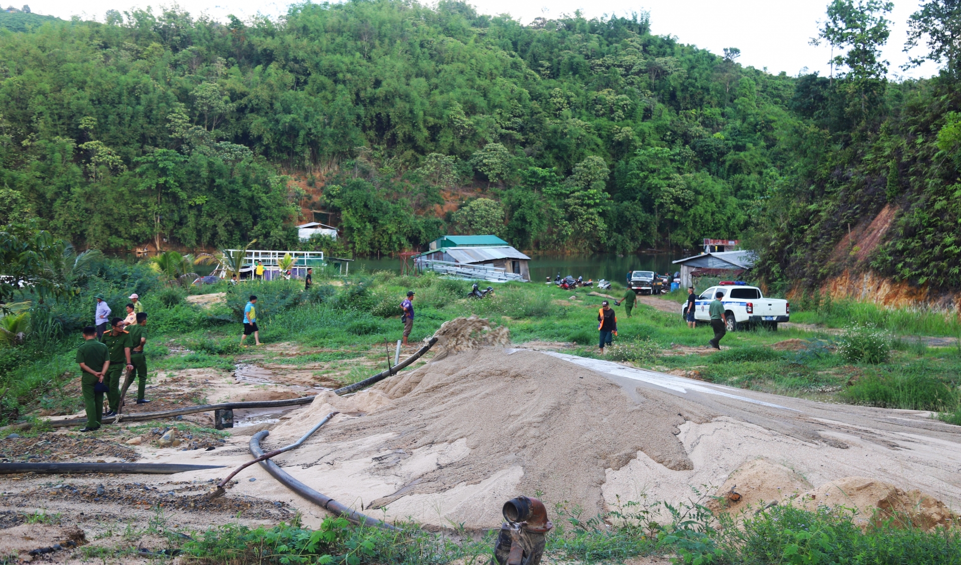 Khai thác, vận chuyển cát trái phép, một cá nhân bị phạt 65 triệu đồng