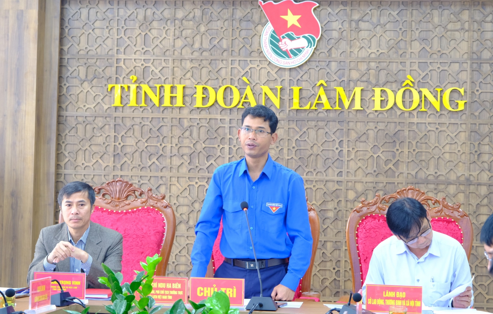 Bí thư Tỉnh Đoàn Ndu Ha Biên phát biểu đề dẫn Tọa đàm