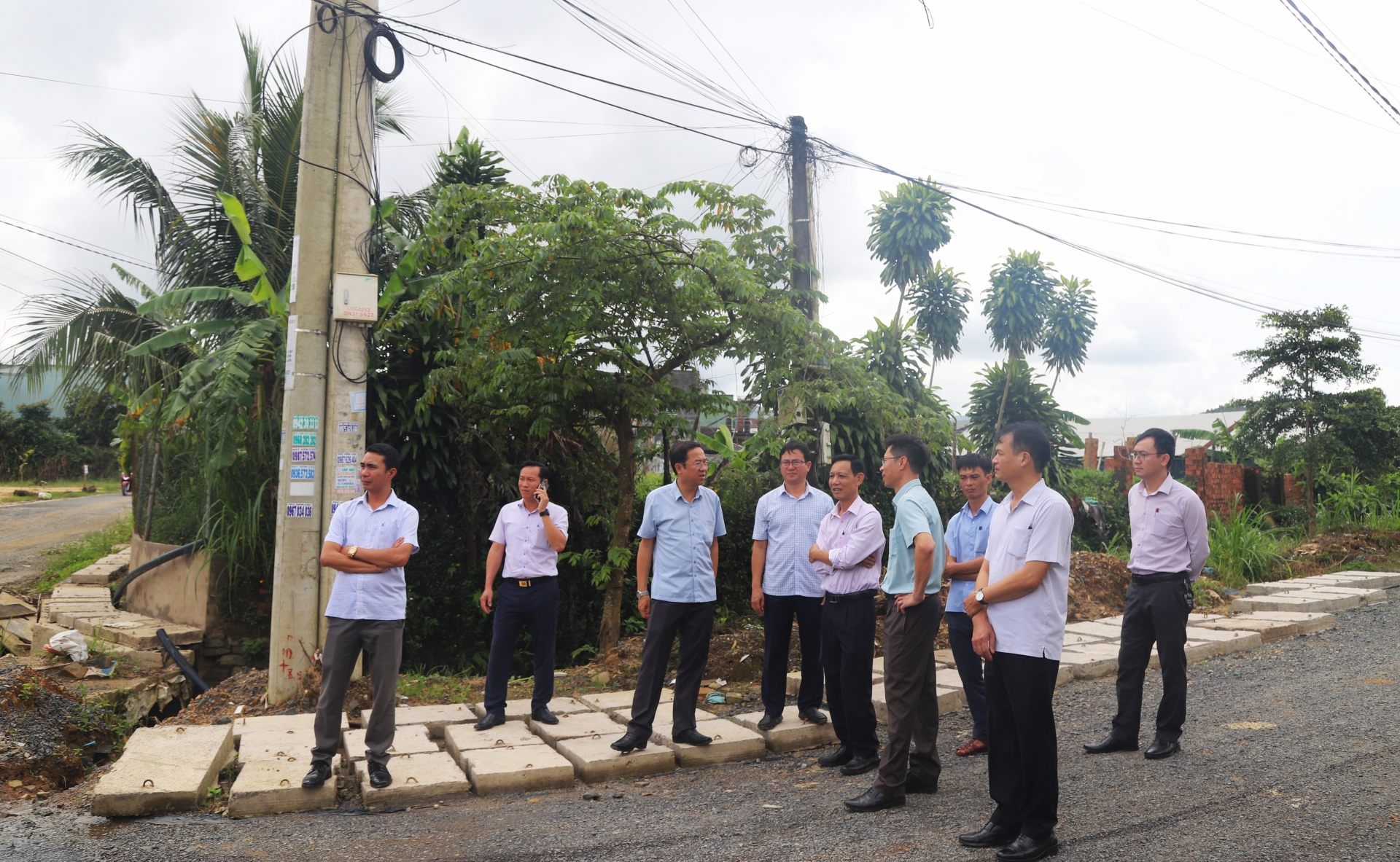 Bí thư Thành ủy Bảo Lộc kiểm tra thực tế và yêu cầu chủ đầu tư, chính quyền địa phương tập trung giải quyết các khó khăn, vướng mắc tại Dự án đường Nguyễn Thiện Thuật (xã Lộc Châu)