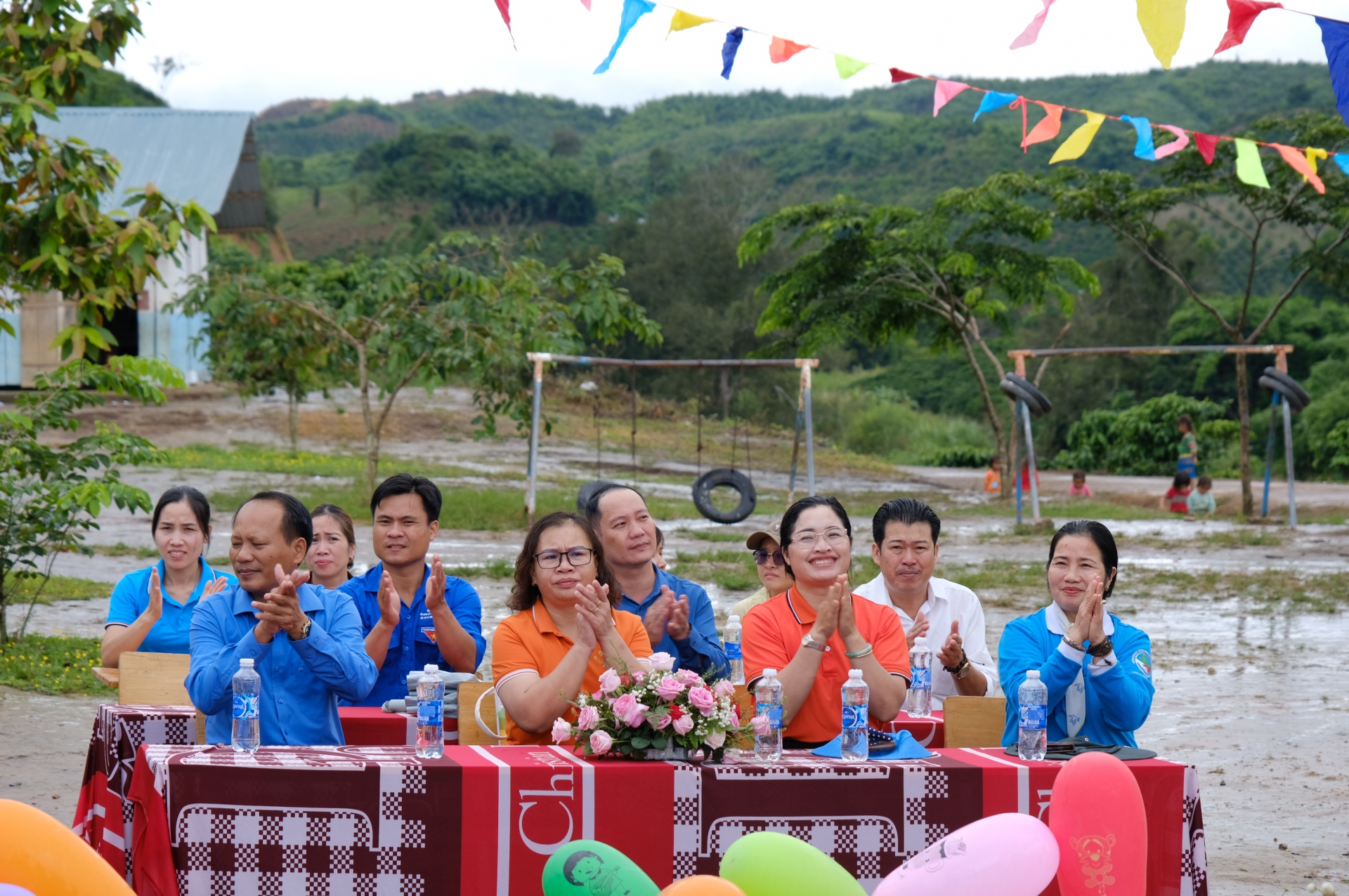 Lãnh đạo Hội Liên hiệp phụ nữ tỉnh tham dự lễ khai giảng đặc biệt