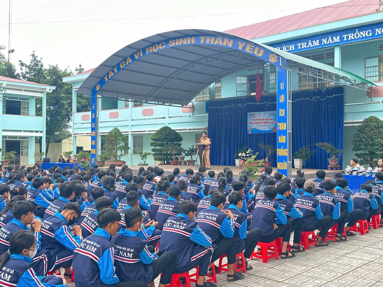 Các buổi tuyên truyền có sự tham gia của 100% cán bộ, giáo viên và học sinh