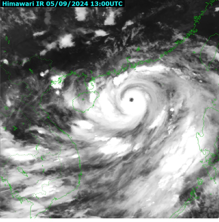 Lúc 20 giờ ngày 5/9, vị trí tâm bão cách đảo Hải Nam khoảng 345km. Sức gió mạnh nhất: Cấp 16 (184-201km/h), giật trên cấp 17. Ảnh: Trung tâm Dự báo Khí tượng Thủy văn Quốc gia. Dự báo trong 3 giờ tới, bão di chuyển theo hướng Tây, tốc độ khoảng 15-20km/h.