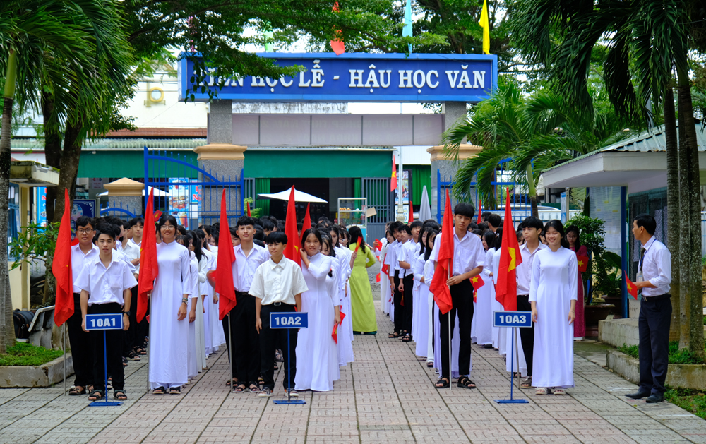 Trường THPT Cát Tiên tổ chức lễ đón học sinh lớp 10 bước vào năm học mới