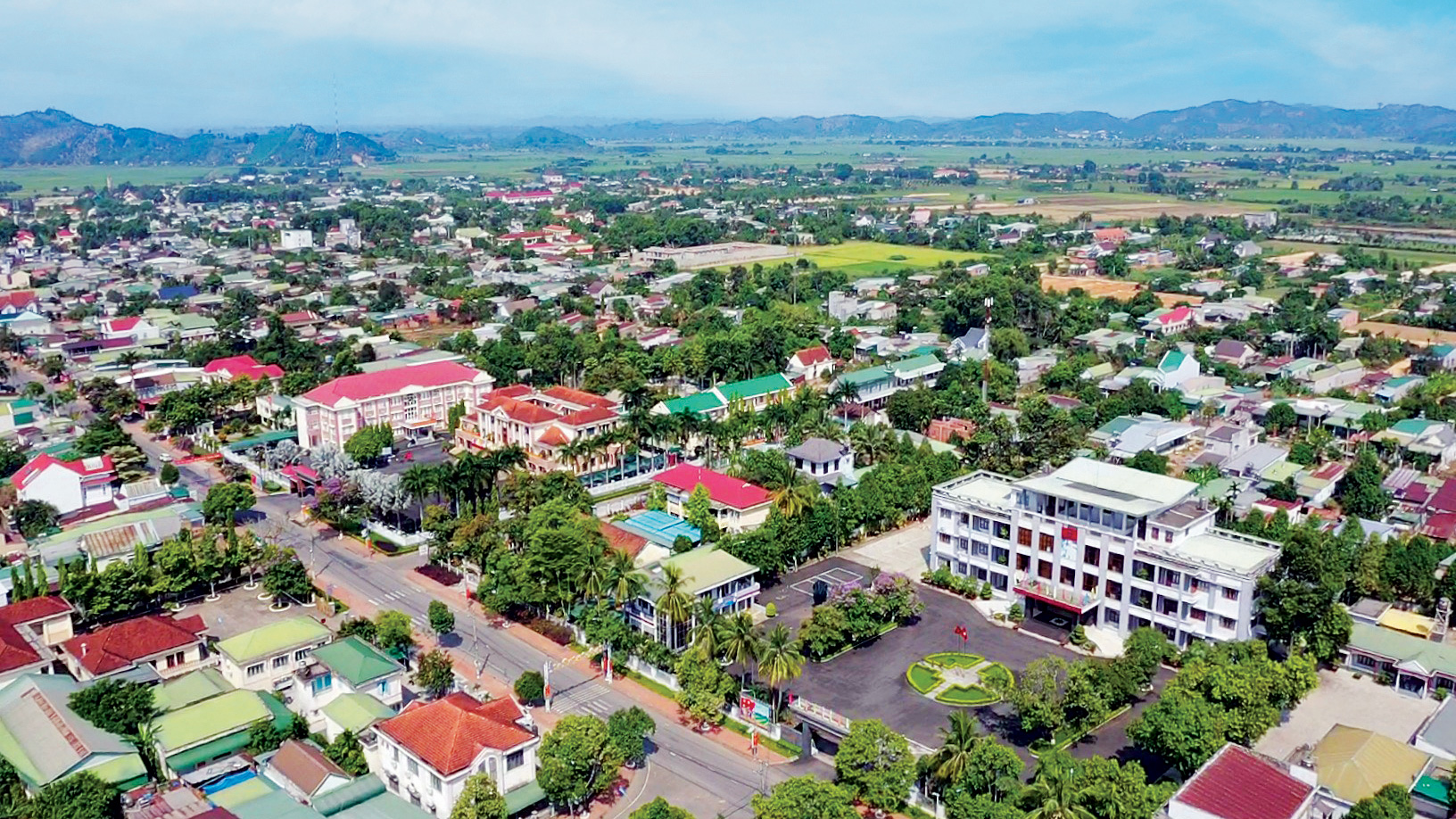 Khu vực trung tâm thị trấn Đạ Tẻh, huyện Đạ Tẻh nhìn từ trên cao. Ảnh: Thân Thu Hiền