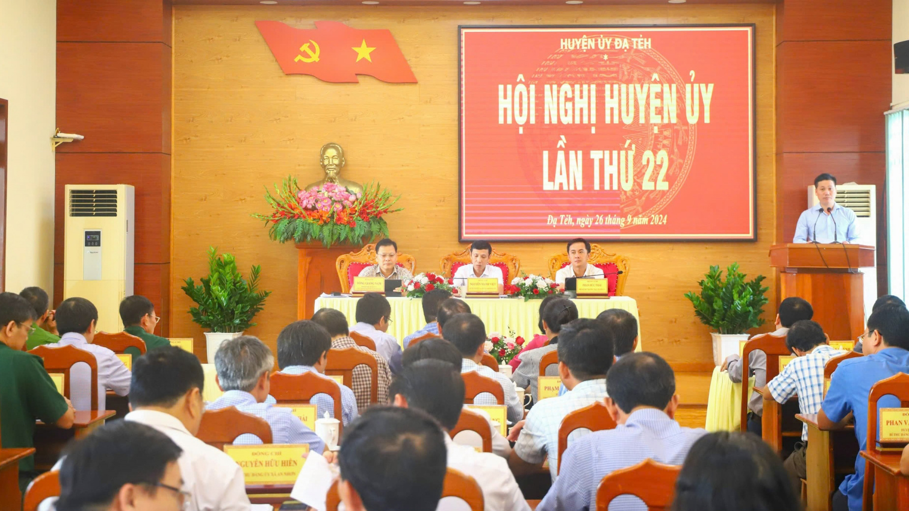 Quang cảnh Hội nghị Huyện ủy Đạ Tẻh lần thứ 22