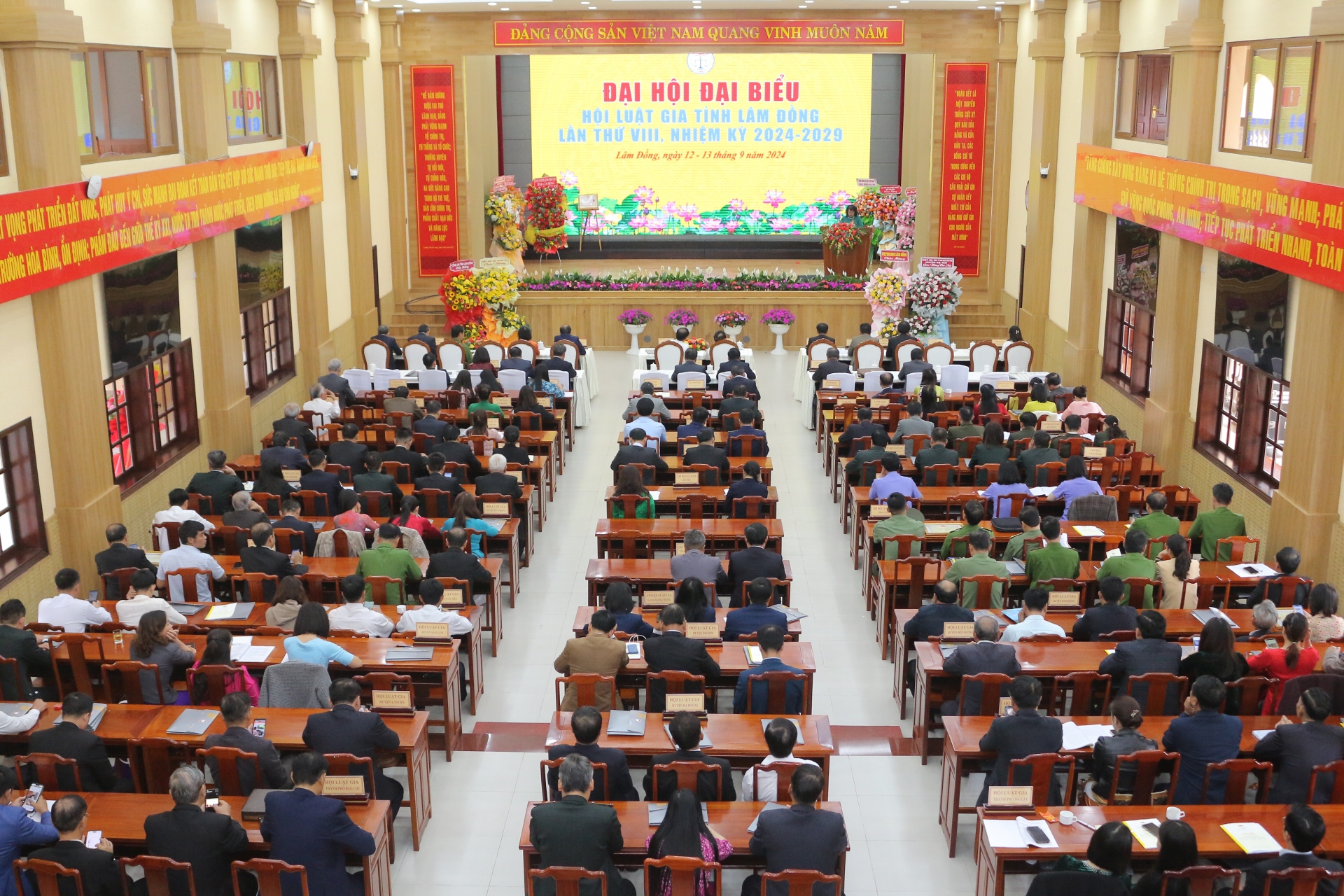 Quang cảnh đại hội