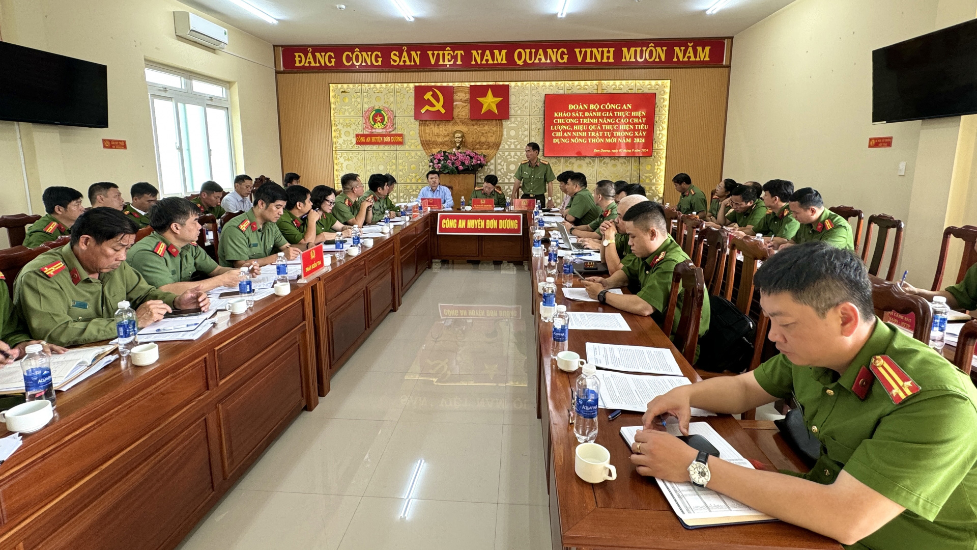 Quang cảnh buổi làm việc