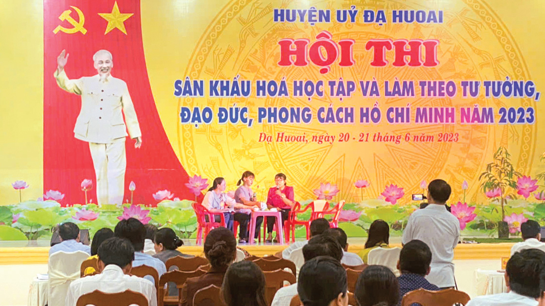 Đạ Huoai đẩy mạnh học tập và làm theo Bác