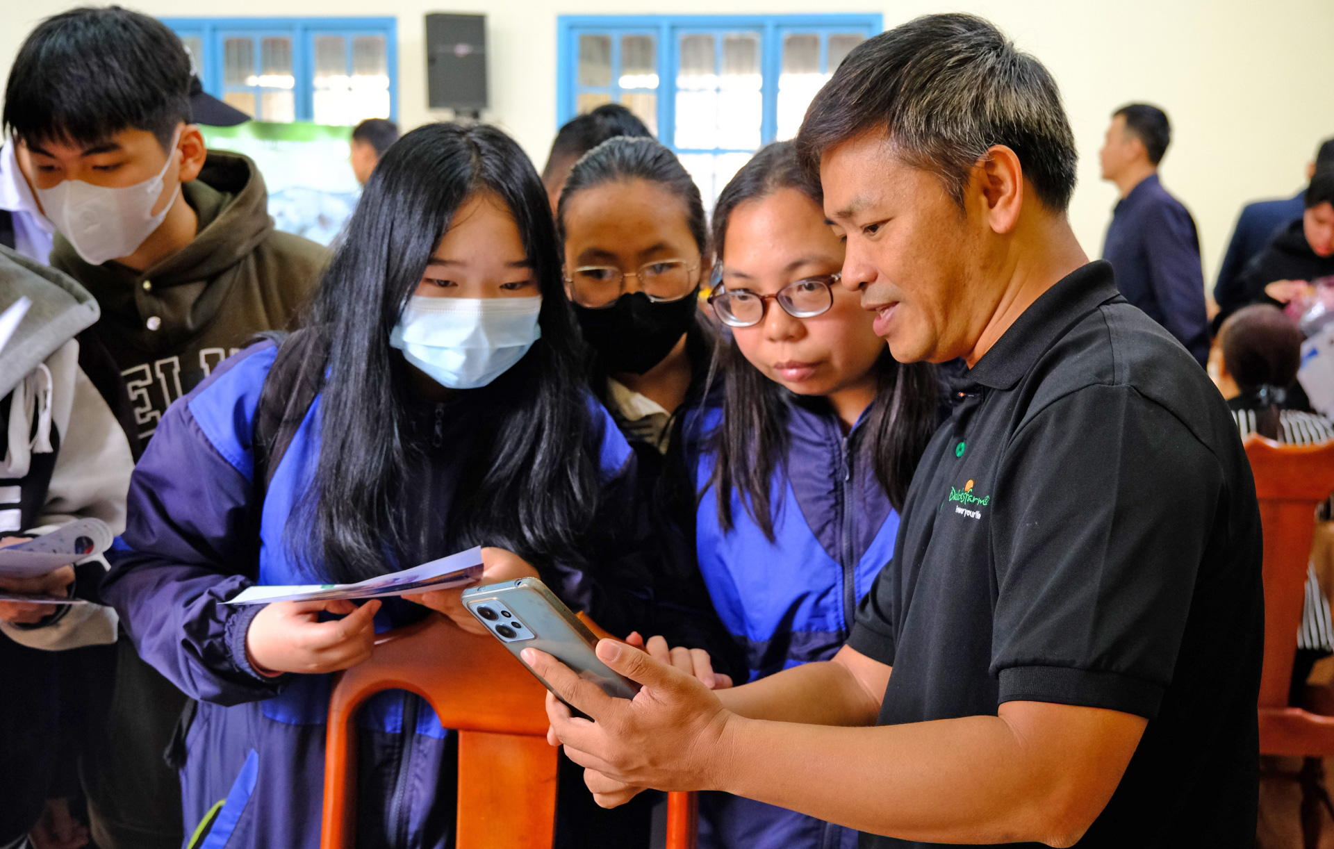 Nhiều cơ hội việc làm cho sinh viên, người lao động