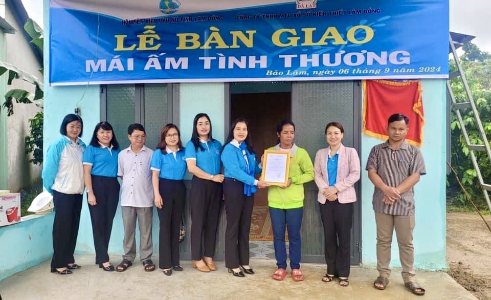 Hội LHPN tỉnh trao tặng mái ấm tình thương cho chị Ka Ngọc