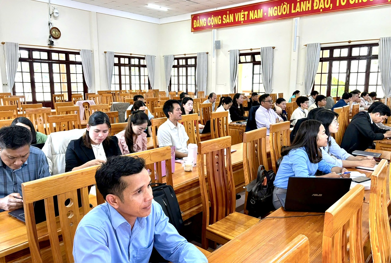 Lạc Dương: Tập huấn thực hiện lưu trữ điện tử và giải quyết thủ tục hành chính