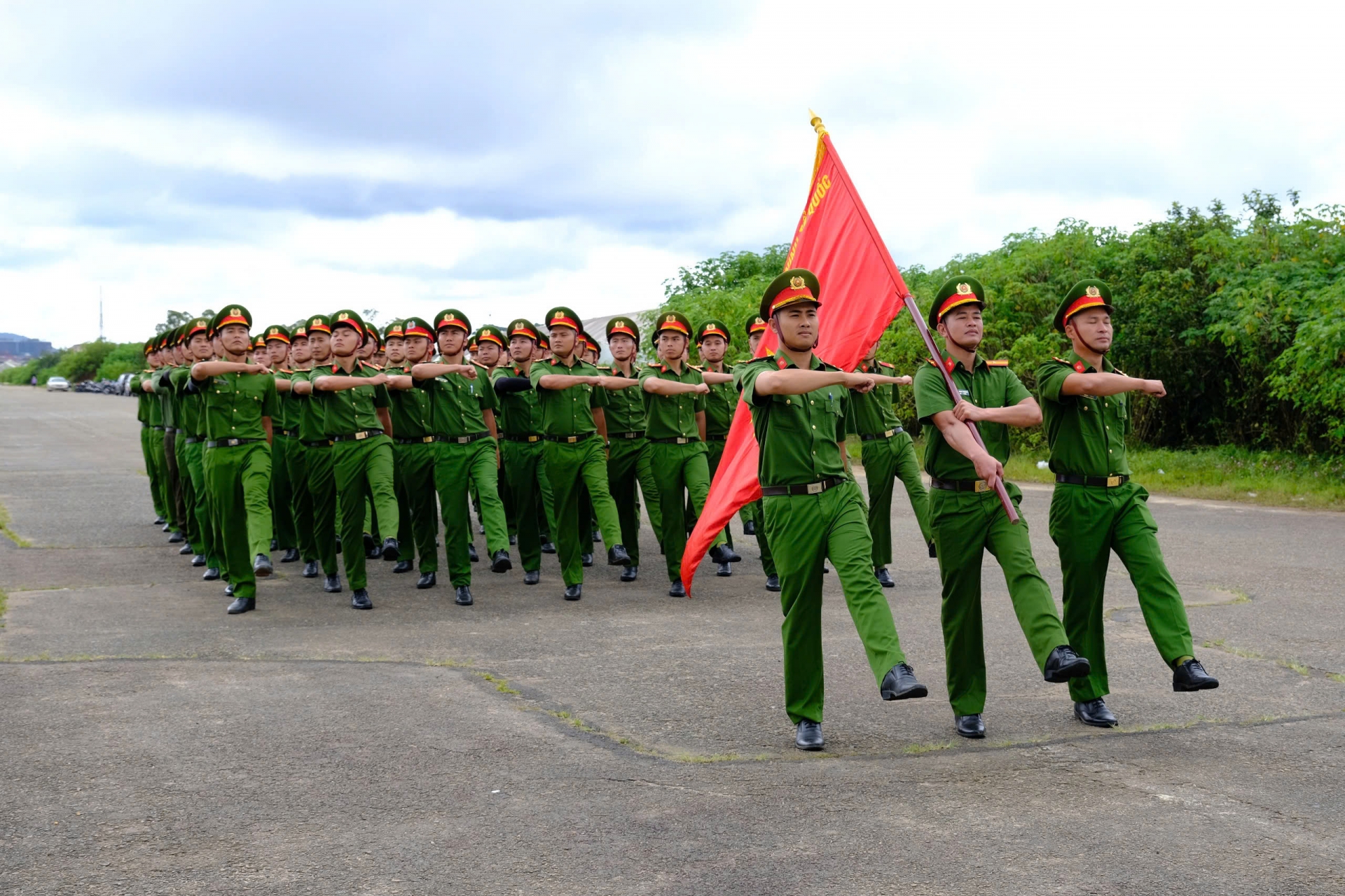 Đội tuyển điều lệnh Công an tỉnh Lâm Đồng luyện tập hội thi