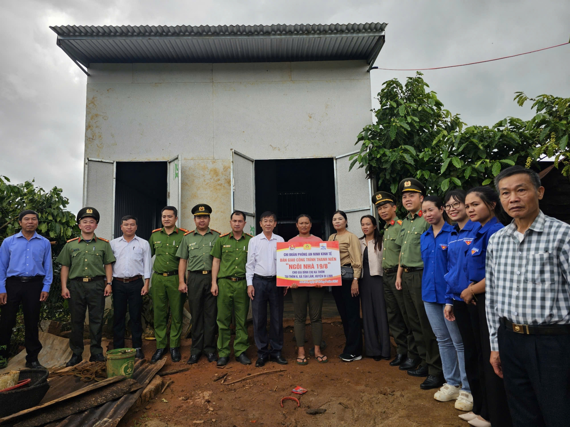 Gia đình chị Ka Thơm