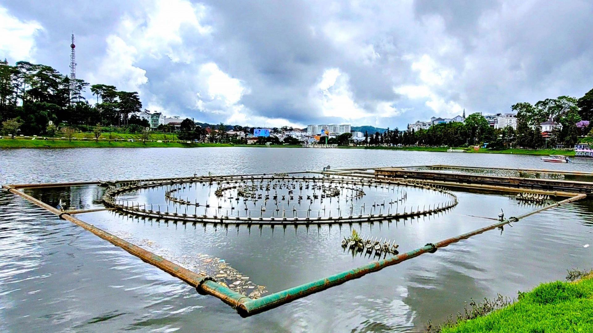 Sớm sửa chữa hệ thống nhạc nước trên hồ Xuân Hương