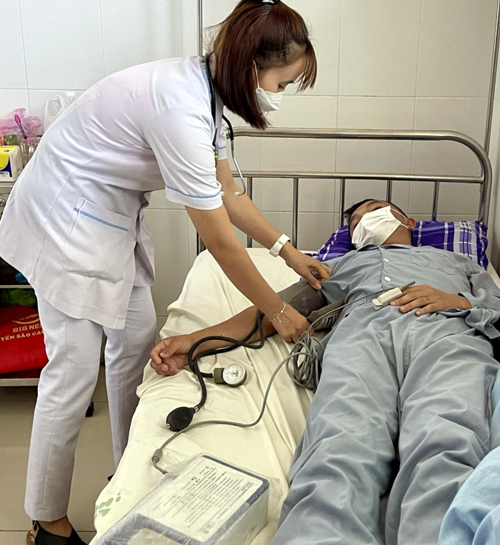 Bệnh nhân mắc sốt xuất huyết đang điều trị tại Trung tâm Y tế huyện Đơn Dương