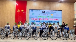Đơn Dương: Trao tặng xe đạp và học bổng cho học sinh nghèo vượt khó