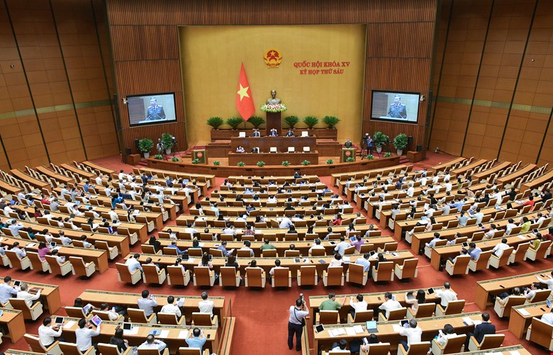 Đoàn ĐBQH tỉnh Lâm Đồng thảo luận tại hội trường về Luật Căn cước