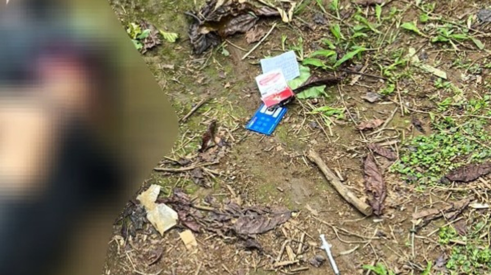 Bên canh thi thể nạn nhân có chiếc kim tiêm nghi chứa chất ma túy