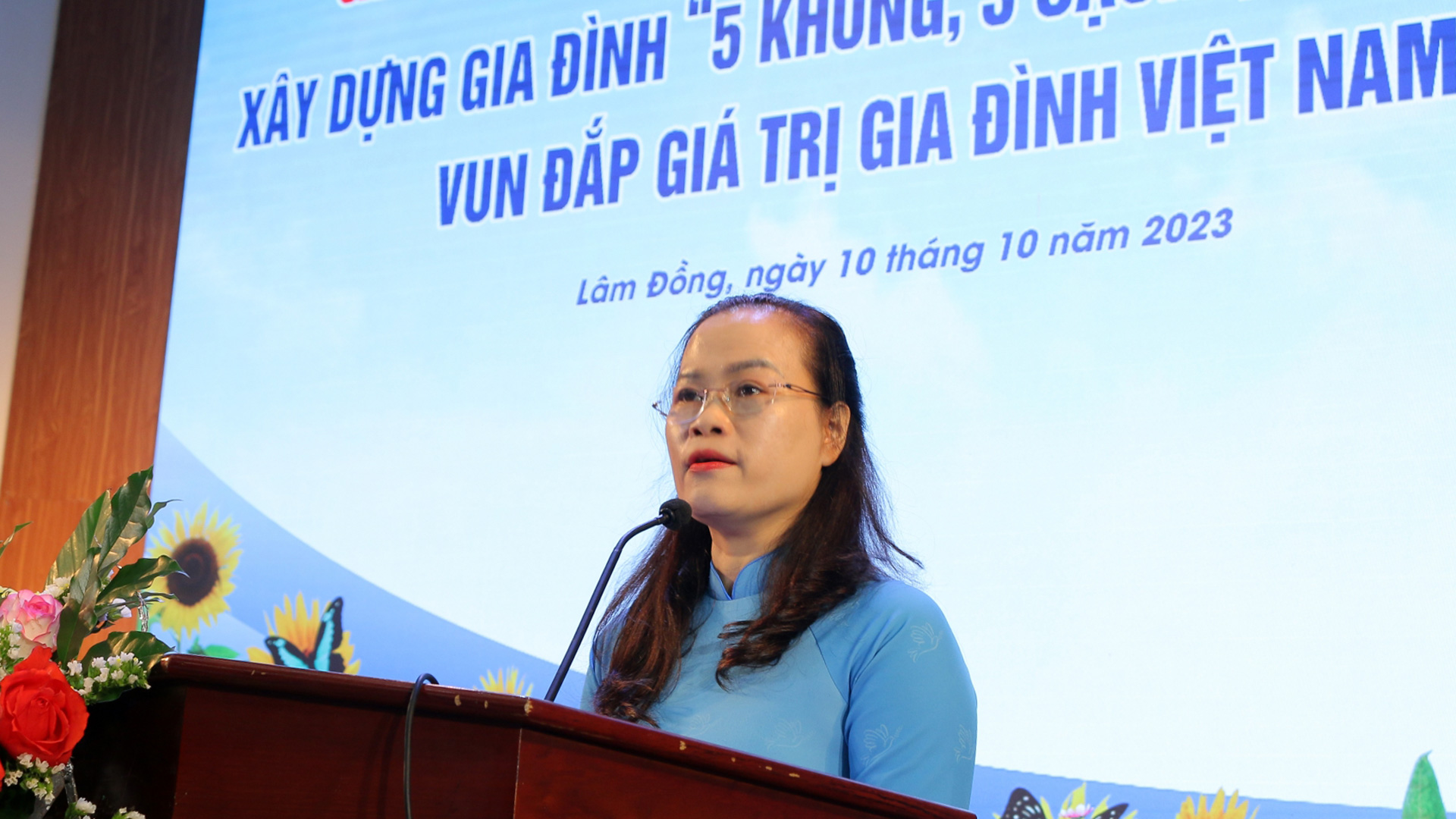 Bà Phí Thị Lệ Dung – Ủy viên Ban Chấp hành, Phó Trưởng Ban Gia đình-Xã hội Trung ương Hội LHPN Việt Nam phát biểu khai mạc