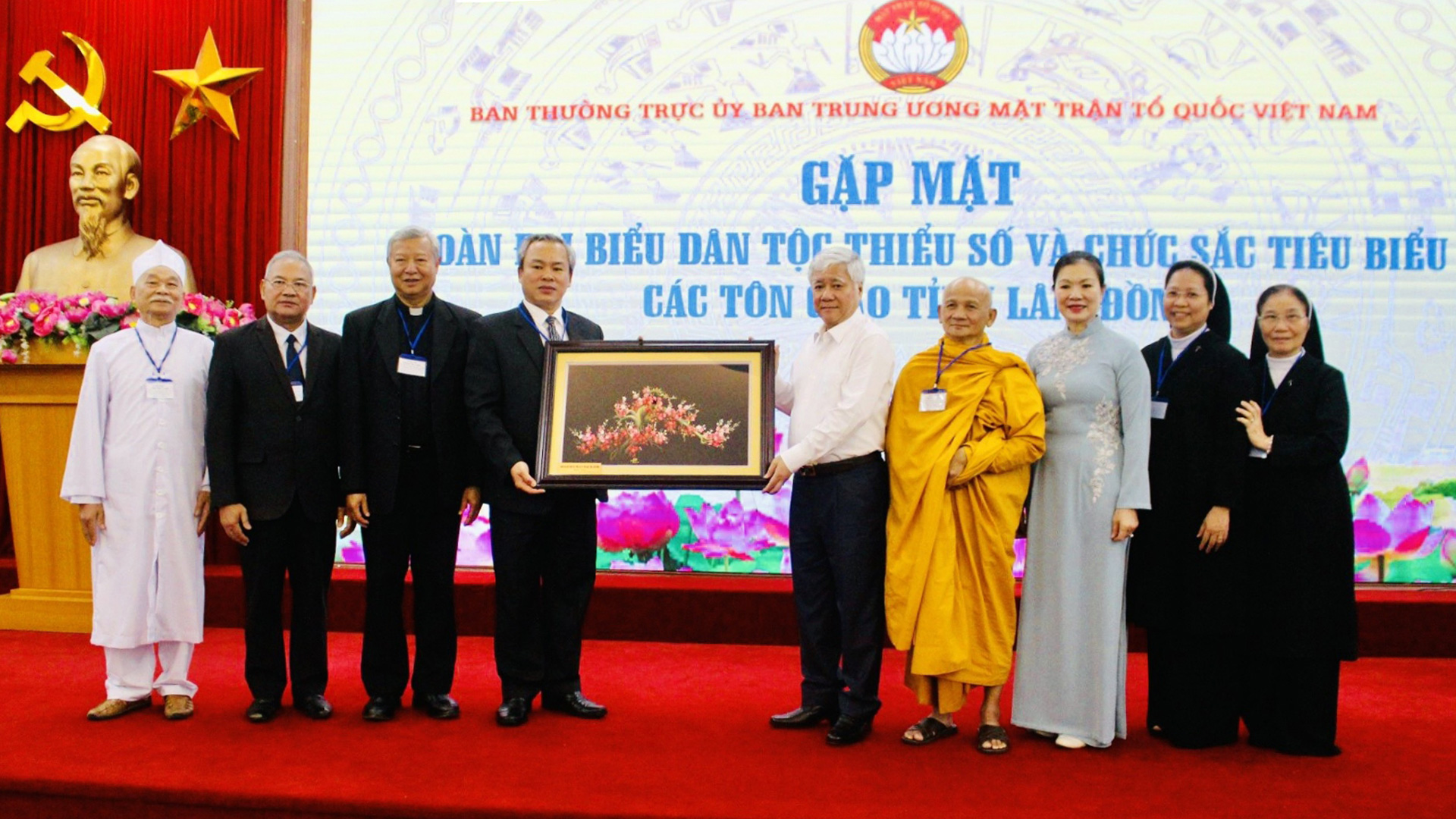 Đoàn đại biểu các chức sắc tôn giáo, người uy tín tiêu biểu tỉnh Lâm Đồng thăm và làm việc với Ủy ban Trung ương MTTQ Việt Nam