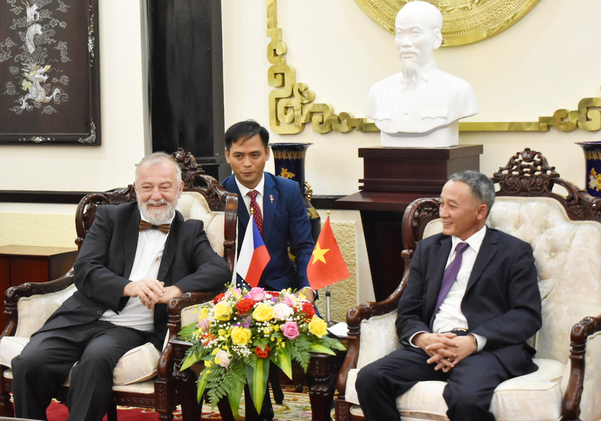 Chủ tịch UBND tỉnh Lâm Đồng Trần Văn Hiệp tiếp Đại sứ Cộng hòa Séc Hynek Kmonicek