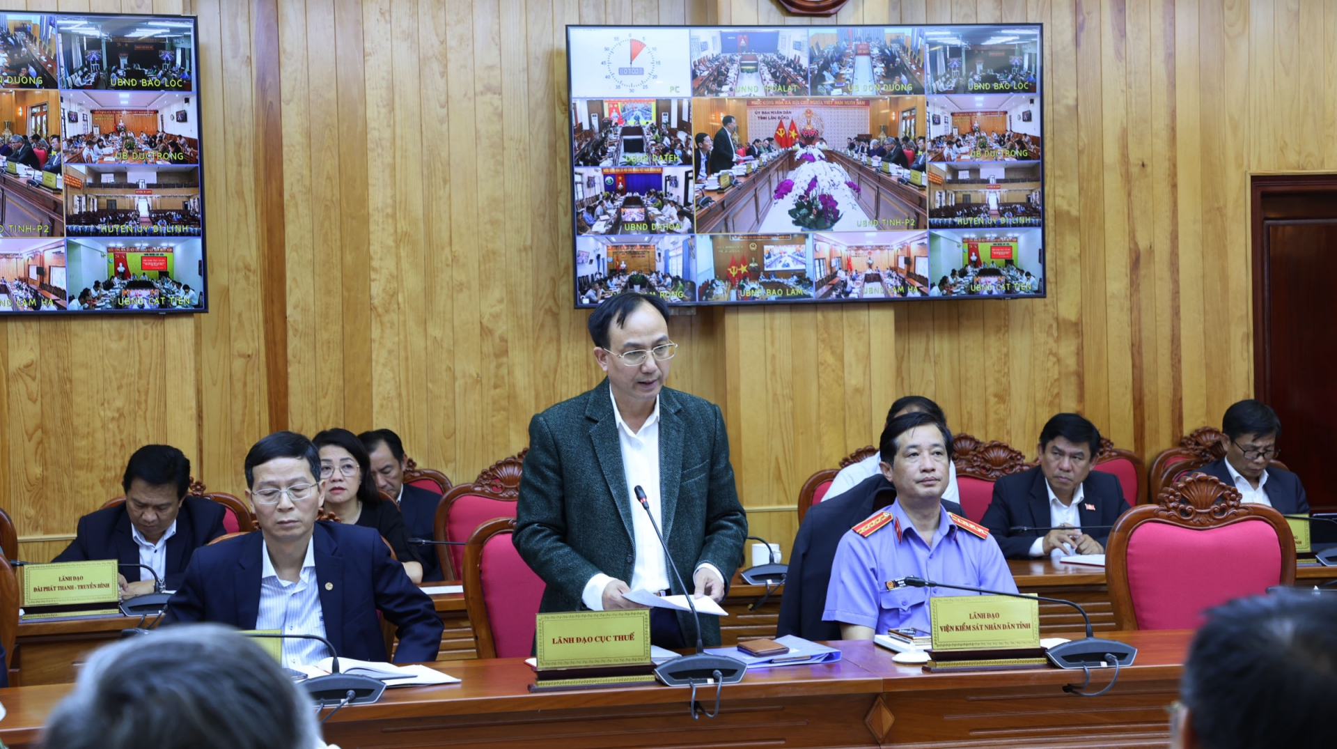 Ông Trần Phương – Cục trưởng Cục Thuế, trình bày về nhiệm vụ thu NSNN và các kịch bản cho các kết quả thu NSNN