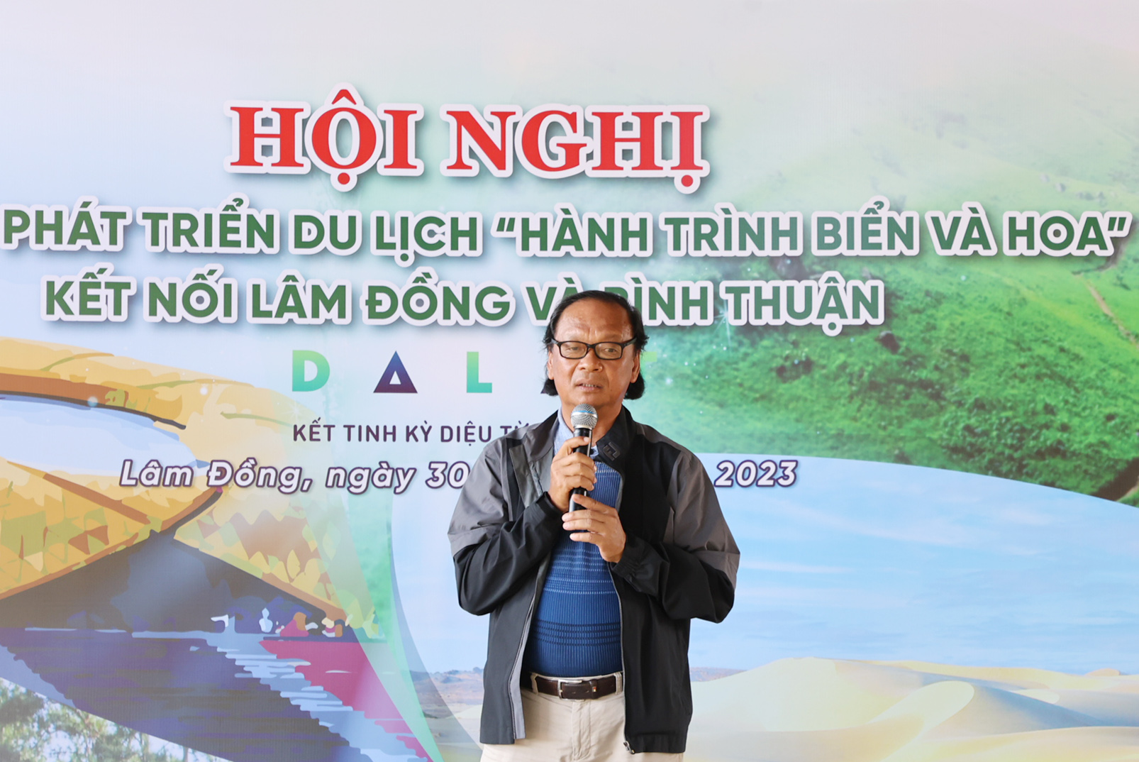 Ông Nguyễn Văn Khoa - Chủ tịch Hiệp hội Du lịch tỉnh Bình Thuận phát biểu tại Hội nghị