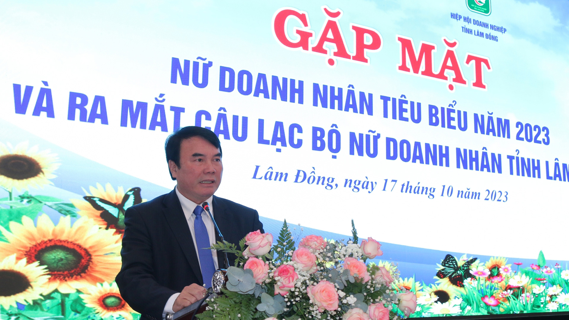 Đồng chí Phạm S – Phó Chủ tịch UBND tỉnh ghi nhận, biểu dương những đóng góp của các nữ doanh nhân, các doanh nghiệp nữ tỉnh Lâm Đồng