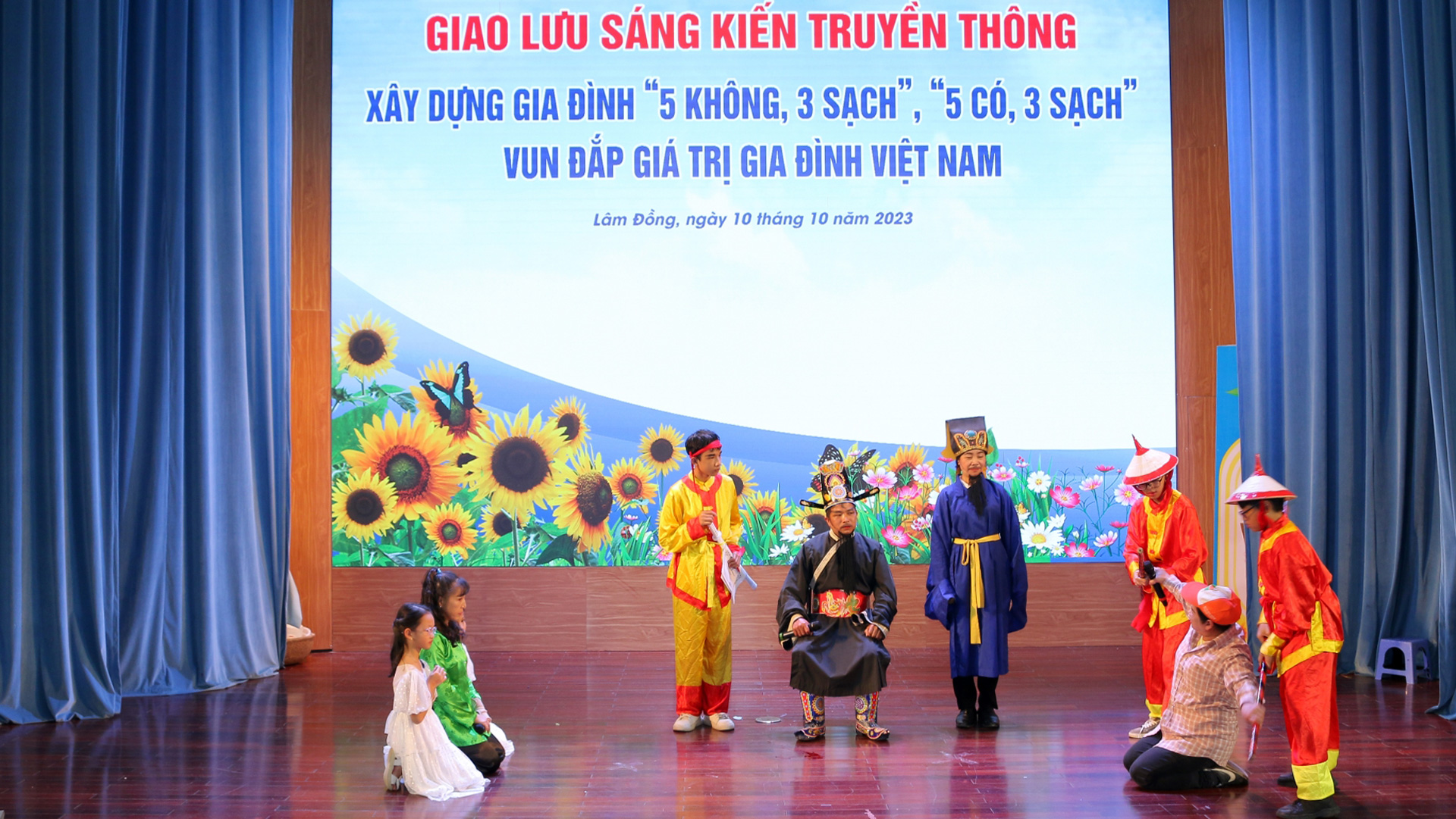 Các tiểu phẩm với những thông điệp xây dựng gia đình không bạo lực, cùng nhau vun đắp và tôn vinh những giá trị tốt đẹp của gia đình Việt Nam