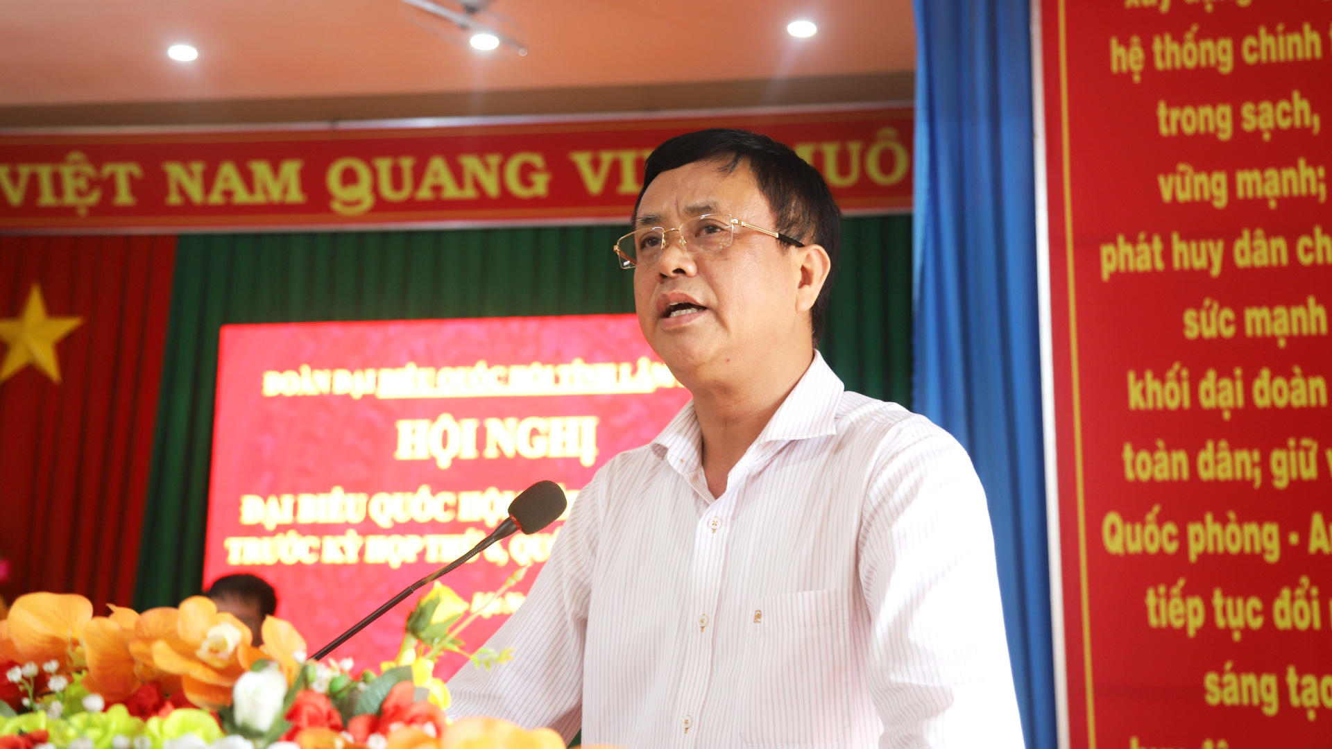 Đồng chí Đồng Văn Trường - Phó Chủ tịch UBND huyện Bảo Lâm tiếp thu, giải trình ý kiến của cử tri thuộc thẩm quyền