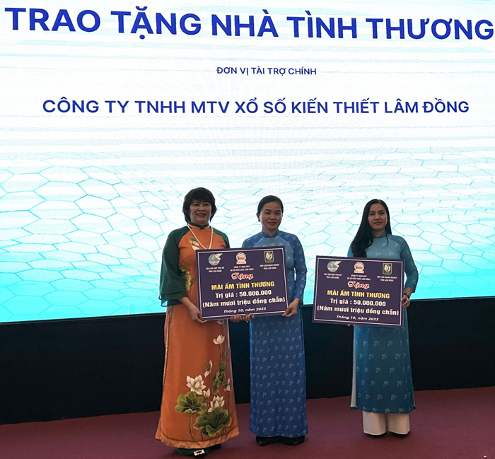 Trao tặng 2 mái ấm tình thương cho phụ nữ nghèo huyện Lâm Hà và huyện Lạc Dương