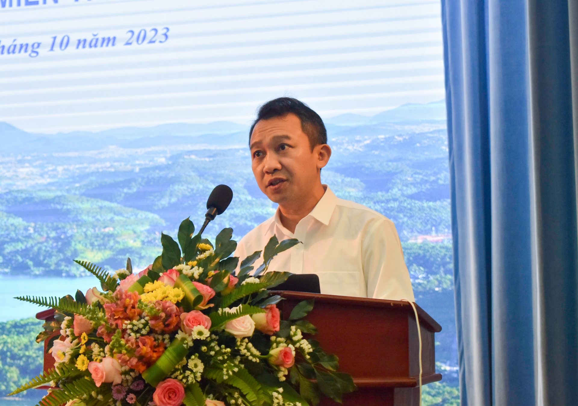 Ông Cao Minh Tuấn - Phó Giám đốc Trung tâm Truyền thông Tài nguyên và Môi trường phát biểu khai mạc hội nghị 