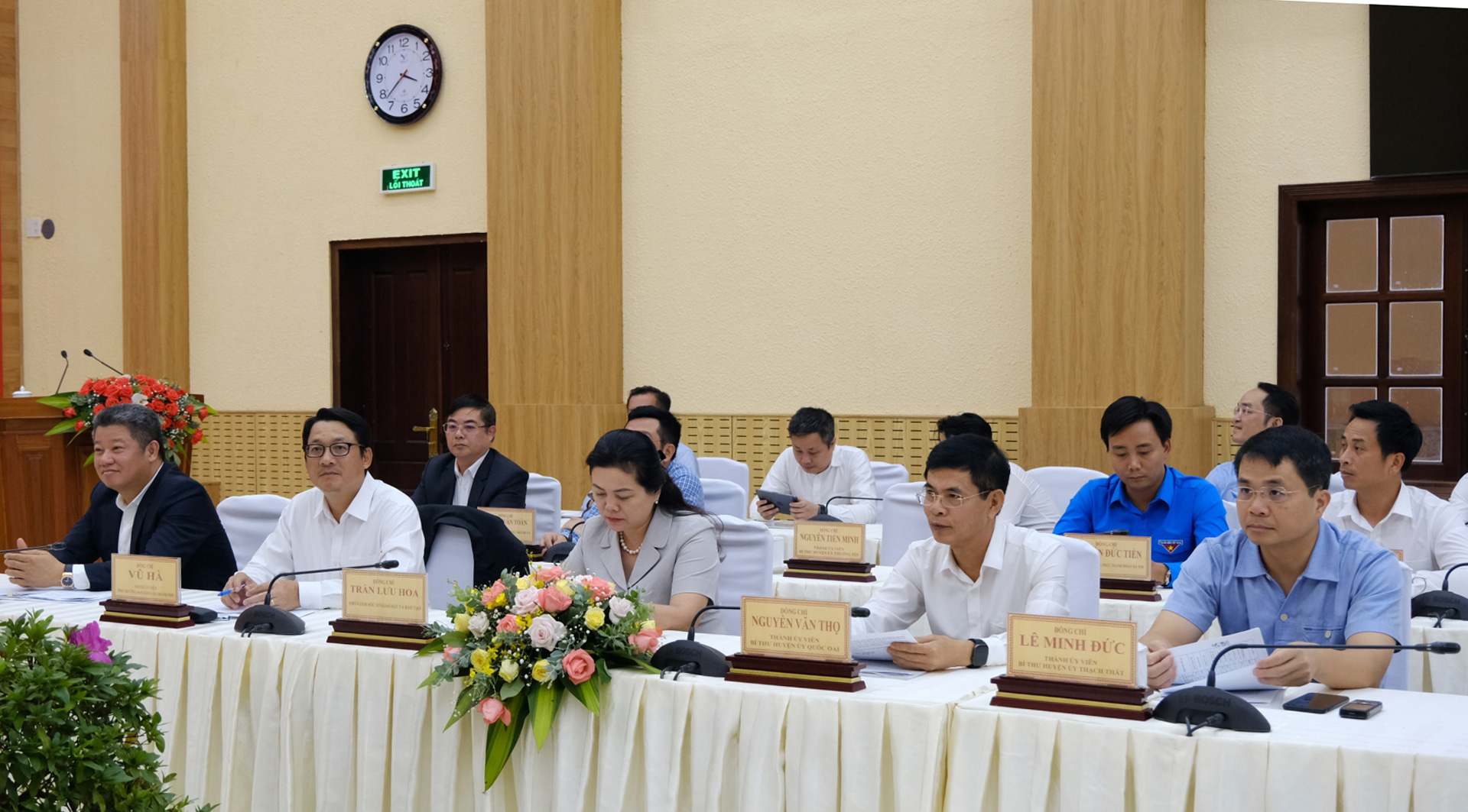 Các đồng chí trong đoàn công tác của Thành ủy Hà Nội tham dự buổi làm việc