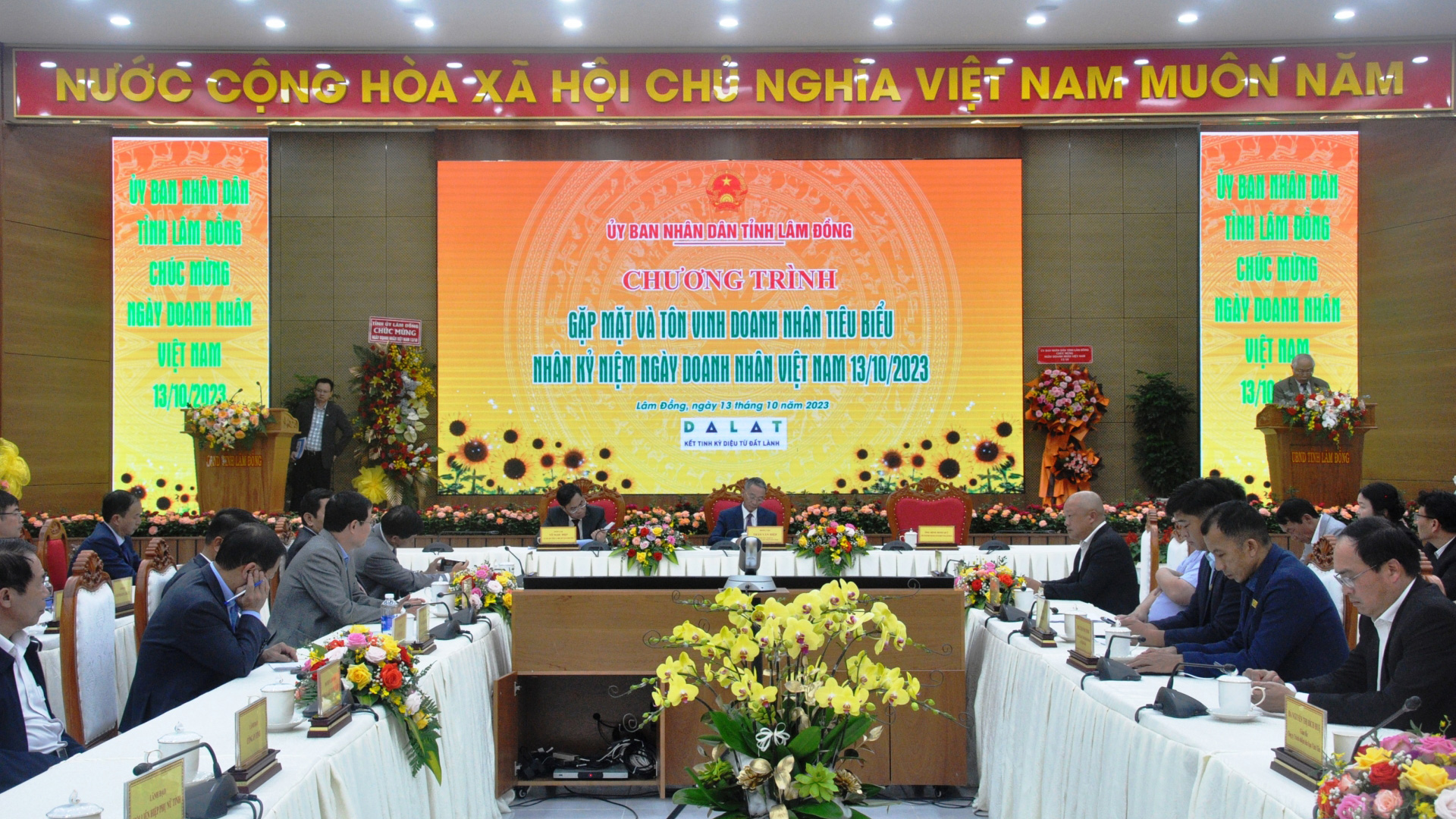 Gặp mặt và tôn vinh doanh nhân tiêu biểu nhân kỷ niệm Ngày Doanh nhân Việt Nam