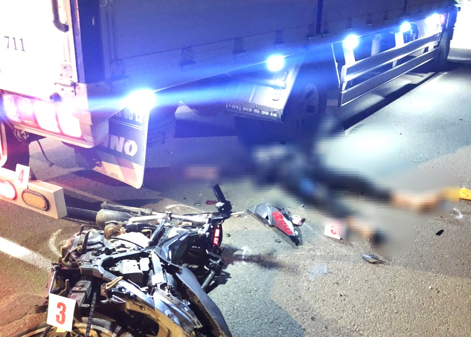 Bảo Lộc: Xe máy tông vào đuôi xe tải, 1 người tử vong tại chỗ