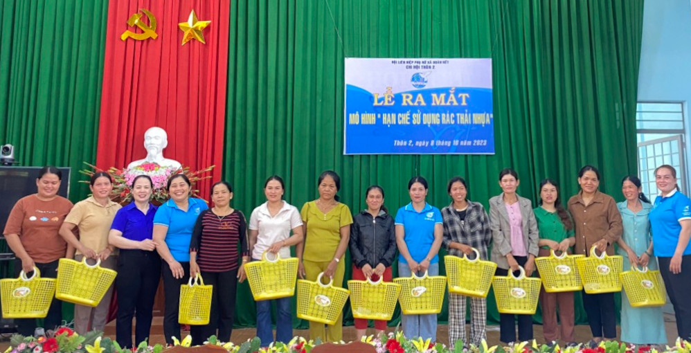 Đạ Huoai: Tọa đàm, ra mắt các mô hình nhân Ngày Phụ nữ Việt Nam