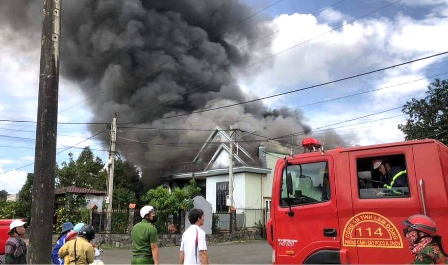 Bảo Lộc: Hỏa hoạn thiêu rụi xưởng sơ chế nhộng tằm của một hộ dân