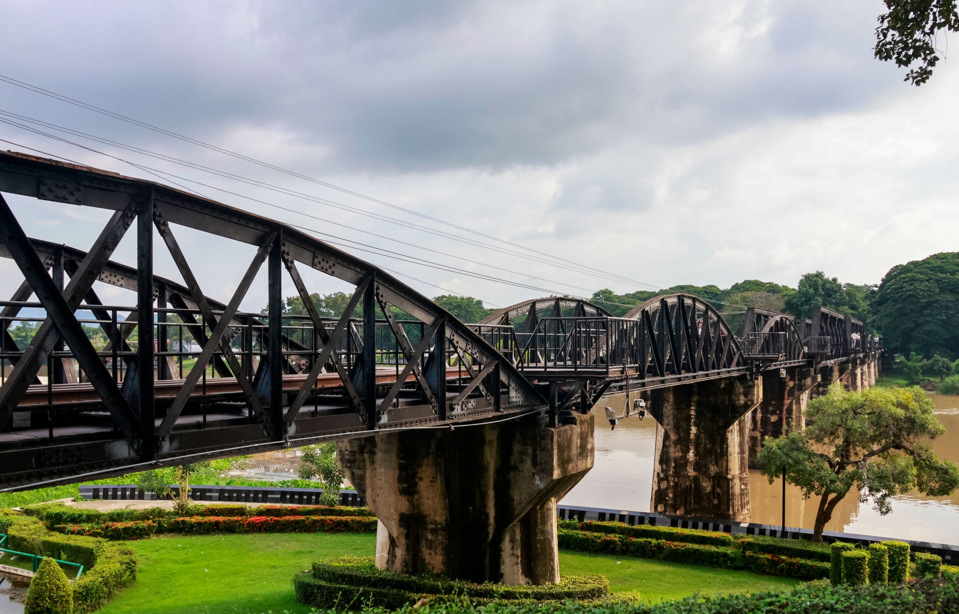 Cây cầu lịch sử bắc qua sông Kwai