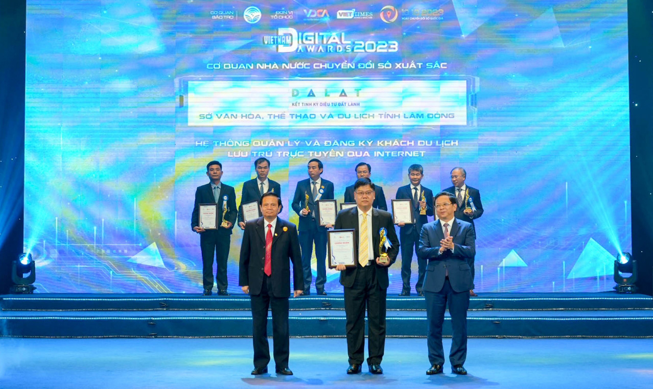Sở Văn hóa, Thể thao và Du lịch tỉnh Lâm Đồng nhận Giải thưởng Chuyển đổi số Việt Nam