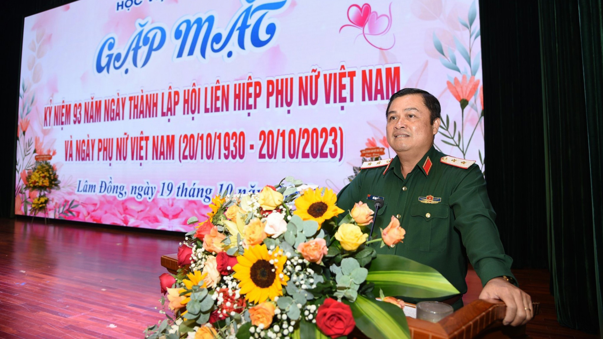 Trung tướng Đỗ Văn Bảnh – Chỉnh ủy Học viện phát biểu chúc mừng Ngày Phụ nữ Việt Nam